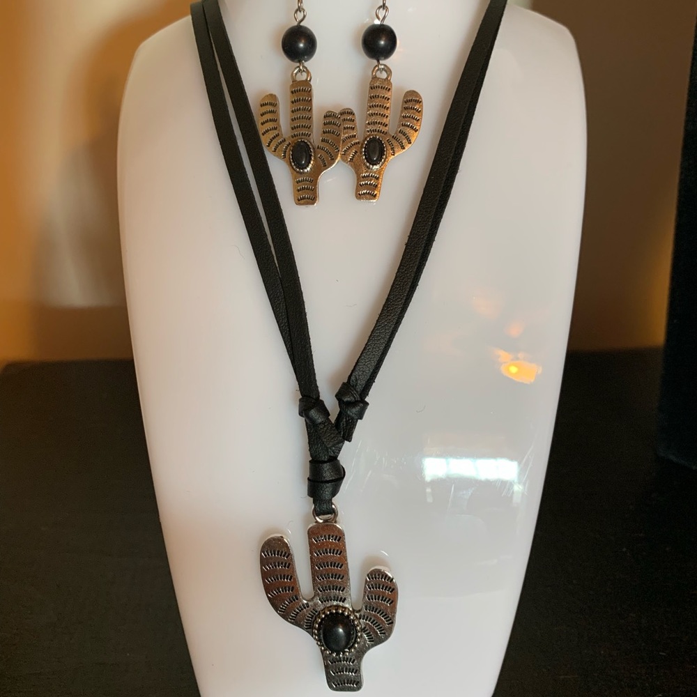 Black and silver Southwest cactus necklace set